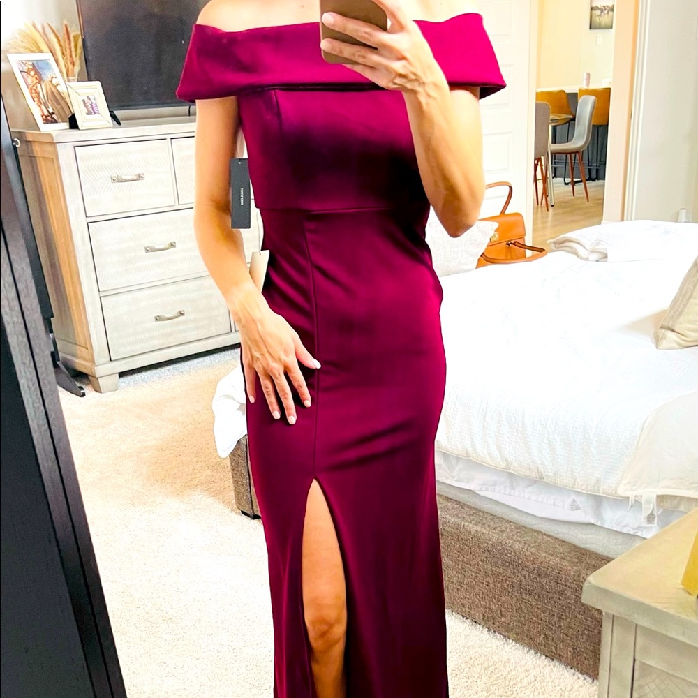 NWT Lulu women’s off shoulder maroon formal dress